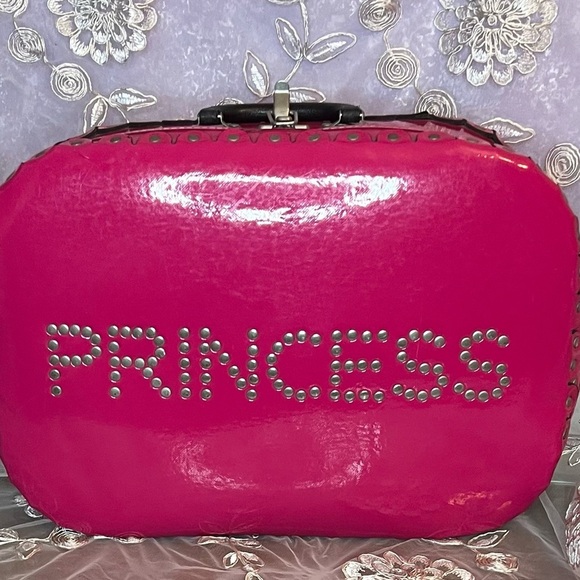 Rock Star and Princess Fun Character Suitcases - Picture 8 of 13